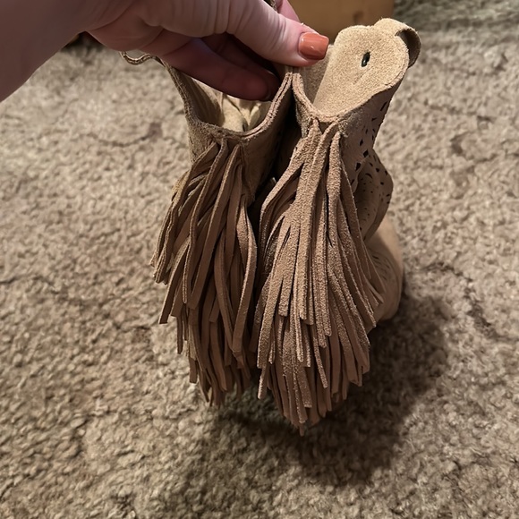 Slouchy Fringe booties - Picture 2 of 7